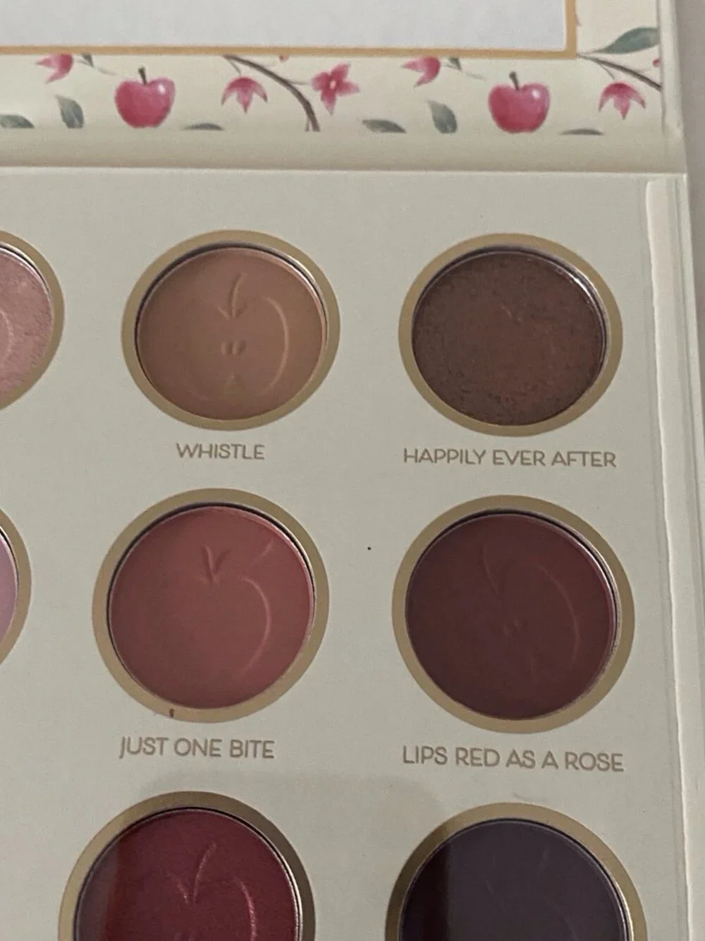 Taste Beauty Disney Snow White Eyeshadow Palette 9 Shades With Mirror NEW